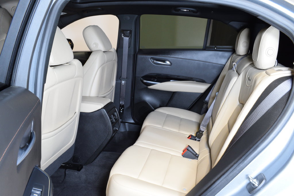 Used 2024 Cadillac XT4 Luxury w/ Cold Weather Package AWD/4WD image 28