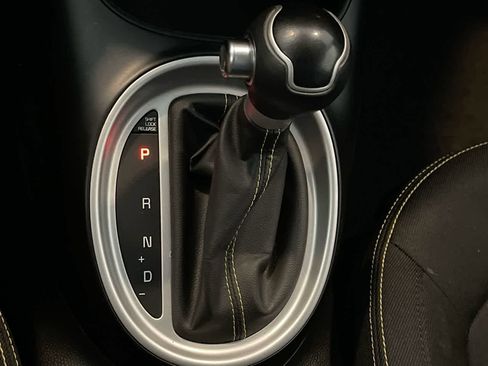 Used 2016 Kia Soul + image 19