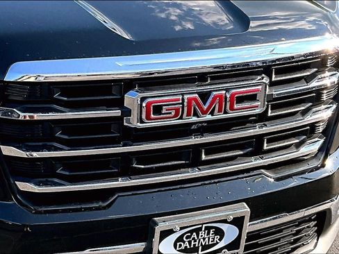 Used 2025 GMC Acadia Elevation AWD/4WD image 31