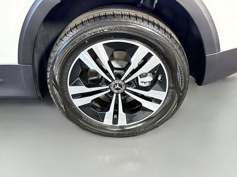 Used 2025 Mercedes-Benz GLB 250 image 37