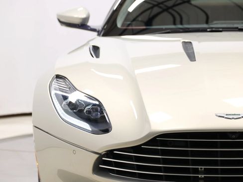 Used 2017 Aston Martin DB11 V12 RWD image 95