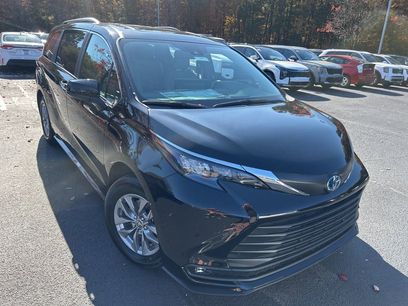 New 2025 Toyota Sienna XLE