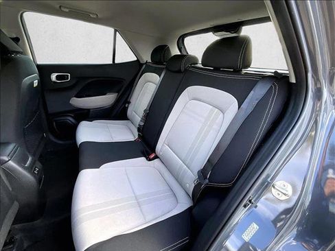 Used 2024 Hyundai Venue SEL image 28