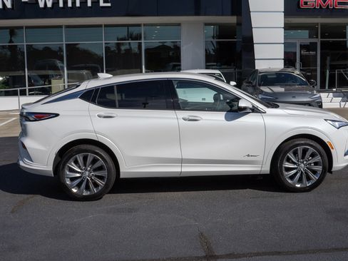 New 2026 Buick Envista Avenir image 2