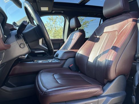 Used 2023 Ford Expedition Limited image 13