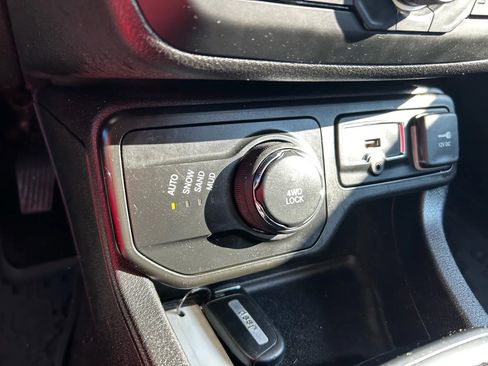 Used 2018 Jeep Renegade Sport w/ Power & Air Group image 24