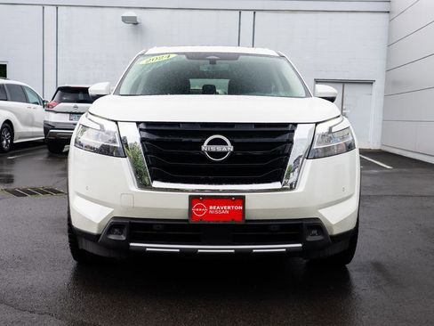 Used 2024 Nissan Pathfinder SL w/ SL Premium Package AWD/4WD image 2