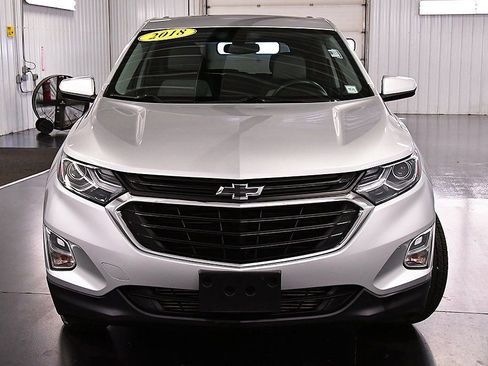 Used 2018 Chevrolet Equinox LT image 2