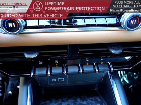 Used 2024 GMC Canyon AT4 w/ AT4 Premium Package image 17