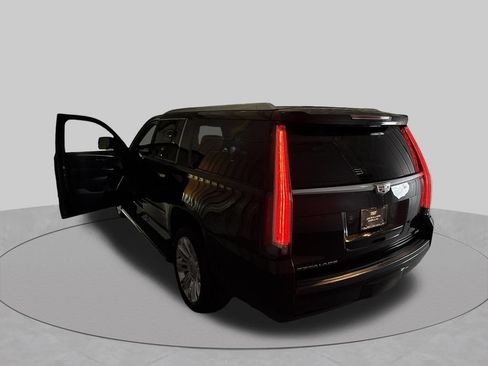 Used 2019 Cadillac Escalade ESV Platinum RWD image 45