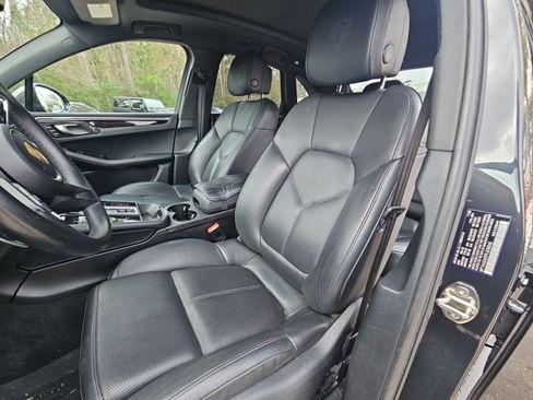 Used 2023 Porsche Macan image 16
