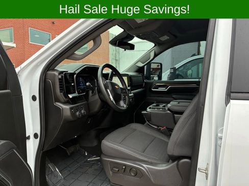 Used 2025 Chevrolet Silverado 2500 LT w/ Convenience Package AWD/4WD image 3