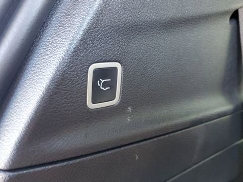 Used 2023 Chrysler Pacifica Touring-L w/ S Appearance Package image 29