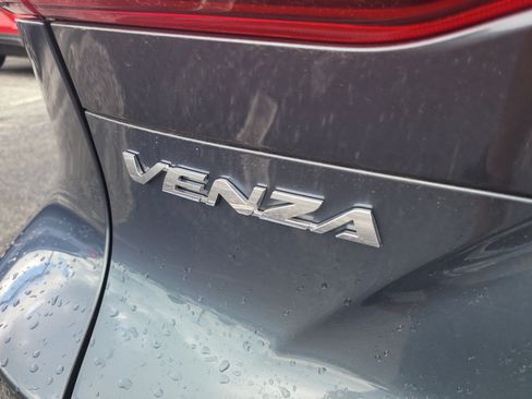 Used 2021 Toyota Venza LE AWD/4WD image 11