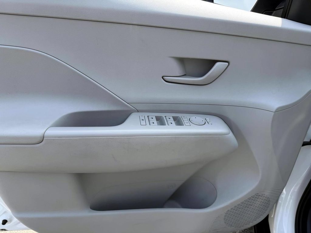 Used 2024 Hyundai Kona SEL AWD/4WD image 15