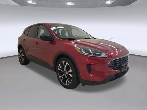 Certified 2022 Ford Escape SE w/ SE Sport Appearance Package FWD image 5