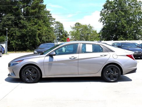 Used 2023 Hyundai Elantra SEL FWD image 4