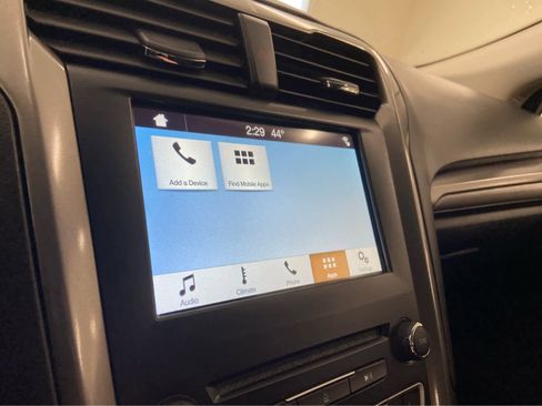 Used 2018 Ford Fusion SE w/ Fusion SE Technology Package image 26