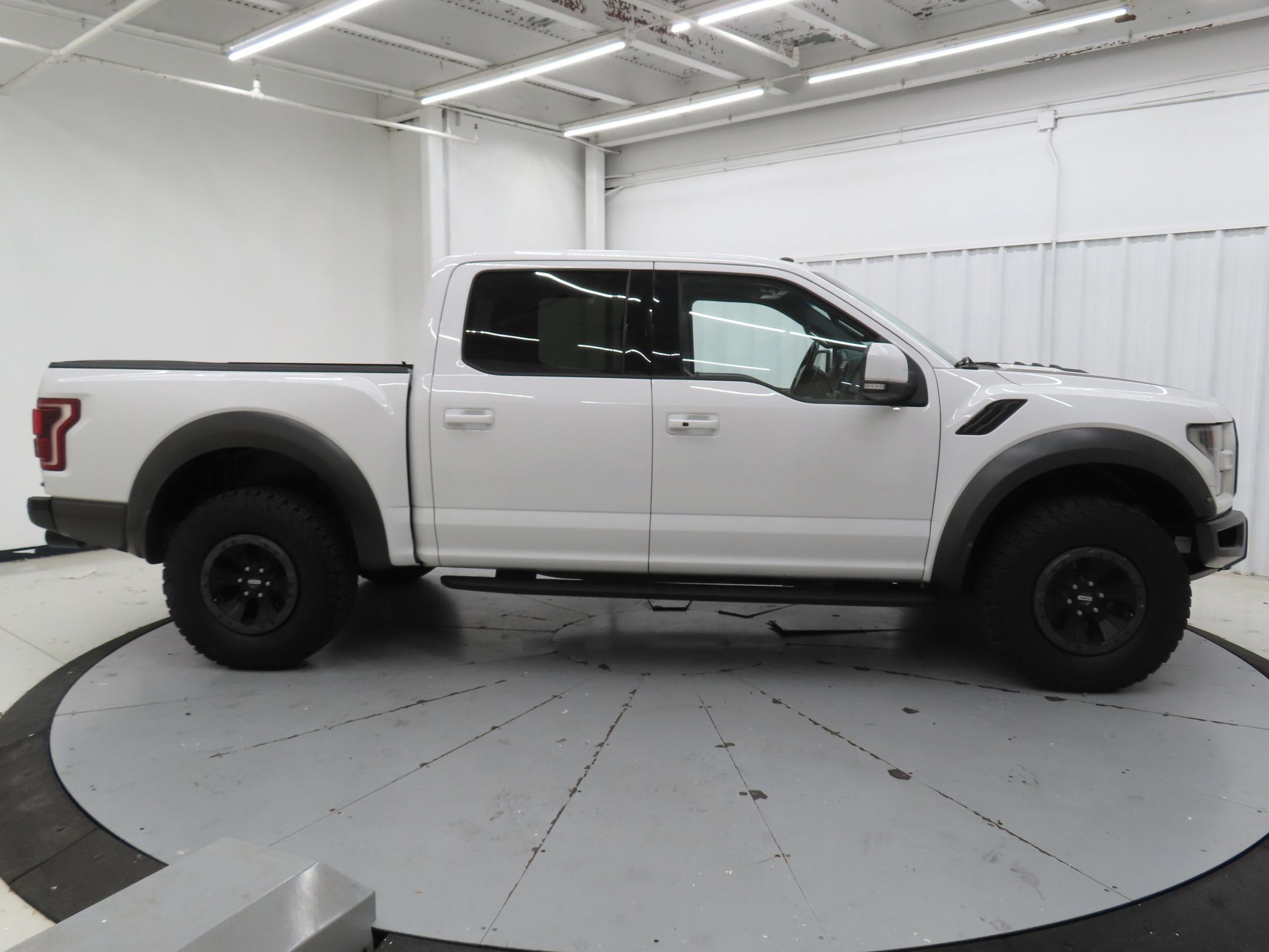 Used 2018 Ford F150 Raptor w/ Equipment Group 802A Luxury AWD/4WD image 2