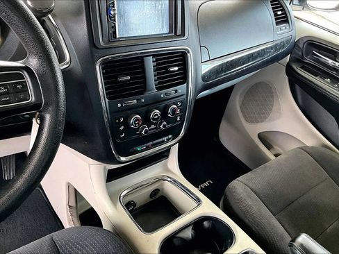 Used 2014 Dodge Grand Caravan SXT FWD image 14