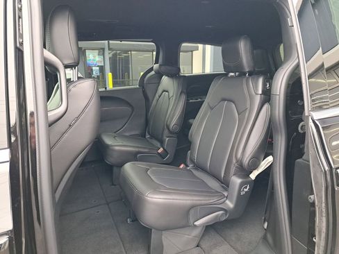 New 2026 Chrysler Pacifica Select FWD image 12