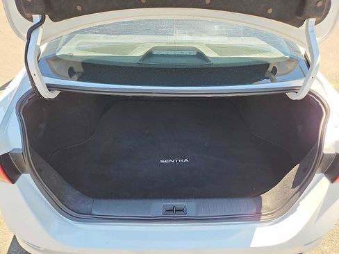 Used 2025 Nissan Sentra SV FWD image 27