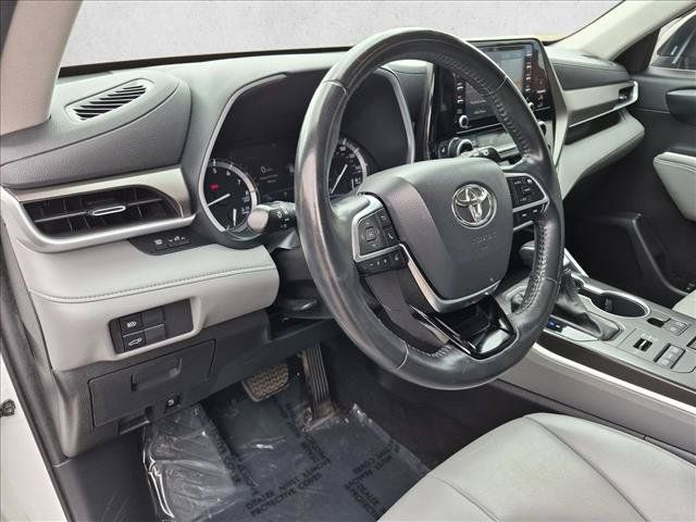 Used 2020 Toyota Highlander XLE AWD/4WD image 10