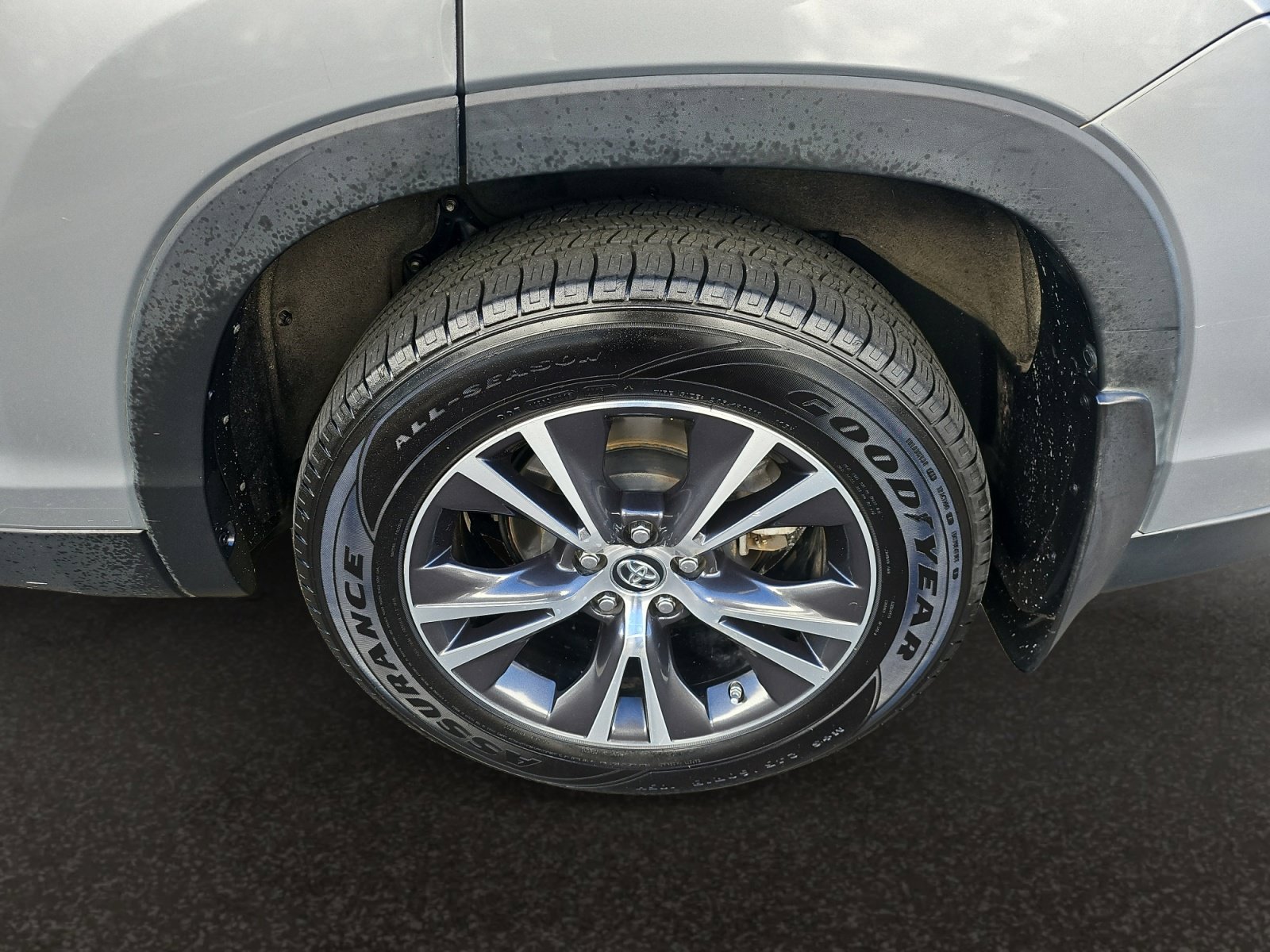 Used 2019 Toyota Highlander Plus AWD/4WD image 44