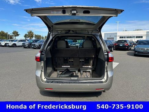 Used 2017 Toyota Sienna XLE Premium image 37
