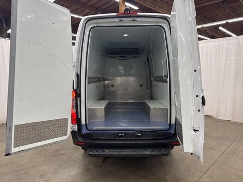 Used 2019 Freightliner Sprinter 2500 image 21