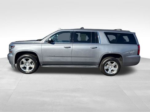 Used 2019 Chevrolet Suburban LT image 2
