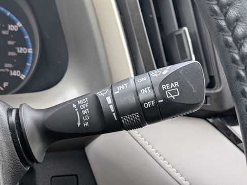 Used 2017 Toyota RAV4 XLE AWD/4WD image 26