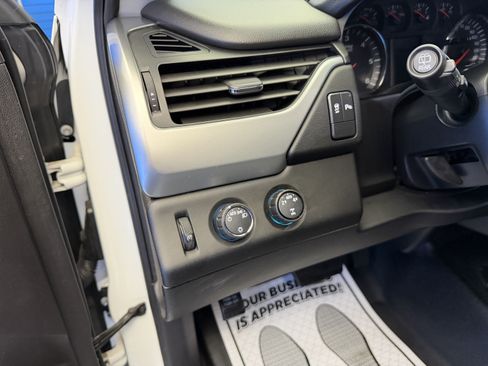 Used 2015 Chevrolet Suburban 4WD image 15