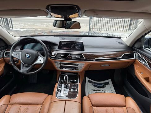Used 2020 BMW 750i xDrive w/ Executive Package image 11