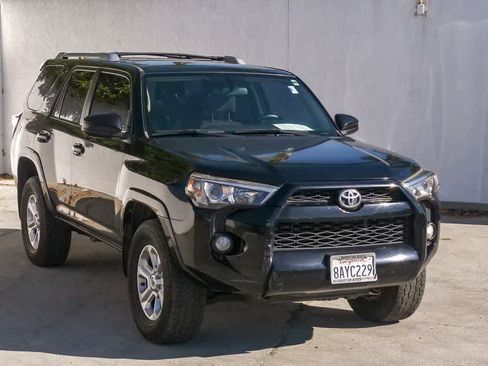 Used 2017 Toyota 4Runner SR5 image 3