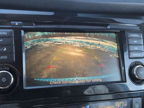 Used 2019 Nissan Rogue SV image 29