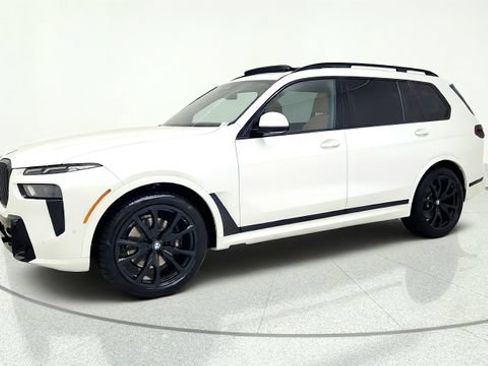 Used 2024 BMW X7 xDrive40i w/ M Sport Package AWD/4WD image 4