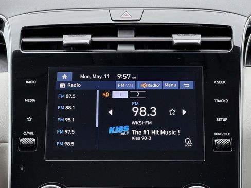 Used 2024 Hyundai Tucson SE AWD/4WD image 3
