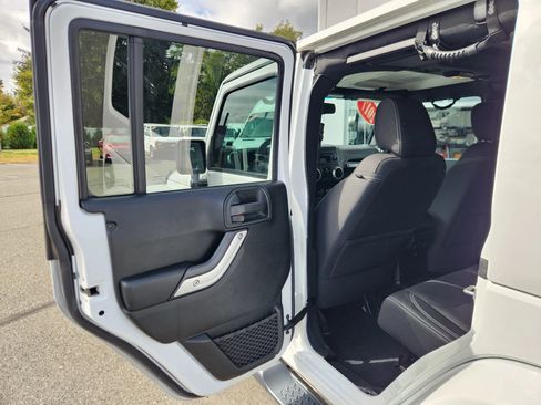 Used 2017 Jeep Wrangler Unlimited Sahara w/ Max Tow Package image 30