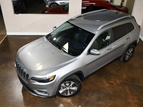Used 2019 Jeep Cherokee Limited image 74