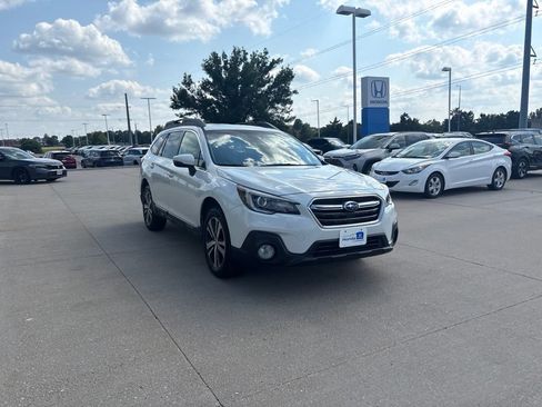 Used 2019 Subaru Outback 2.5i Limited AWD/4WD image 3