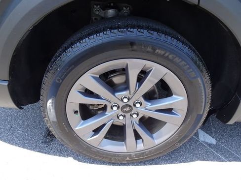 Used 2023 Ford Explorer XLT w/ Equipment Group 202A AWD/4WD image 37