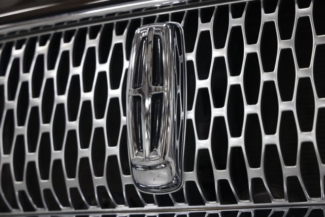 Used 2020 Lincoln Nautilus Reserve FWD image 4