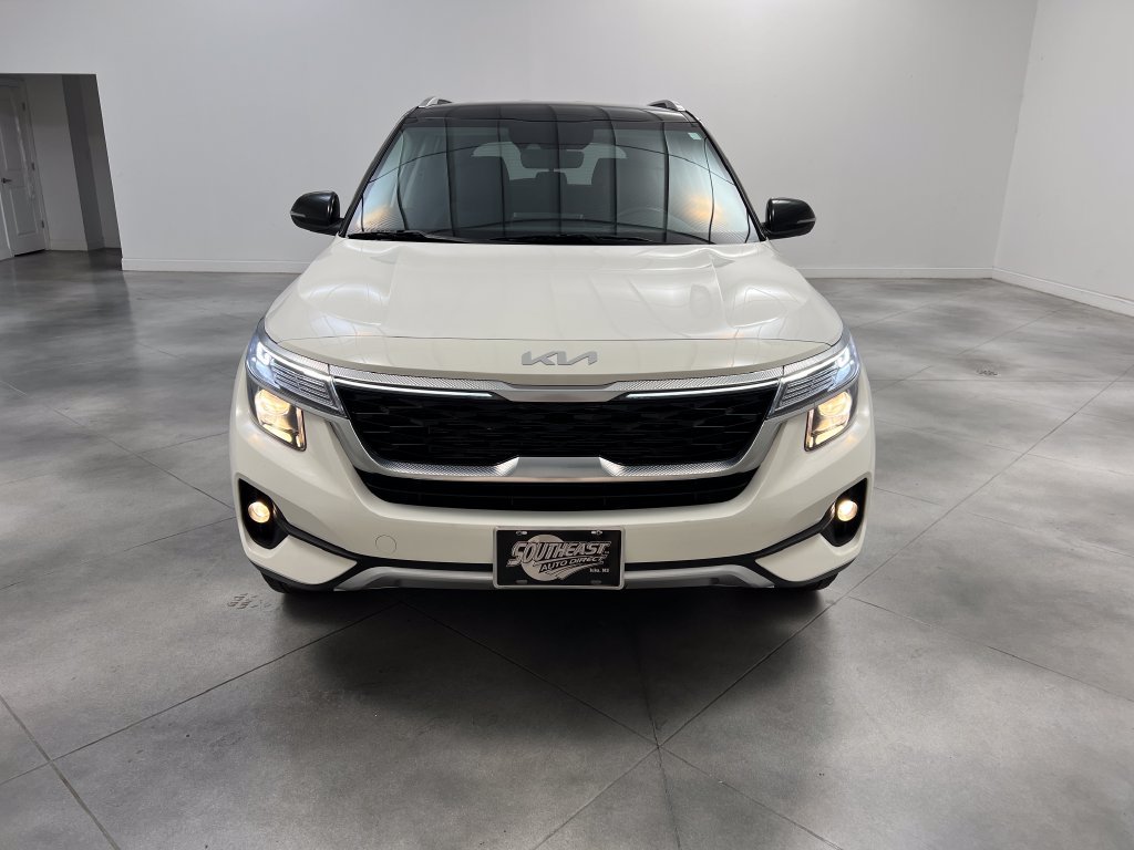 Used 2023 Kia Seltos S w/ Navigation Package AWD/4WD image 3