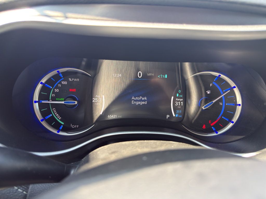 Used 2024 Chrysler Pacifica Limited FWD image 15