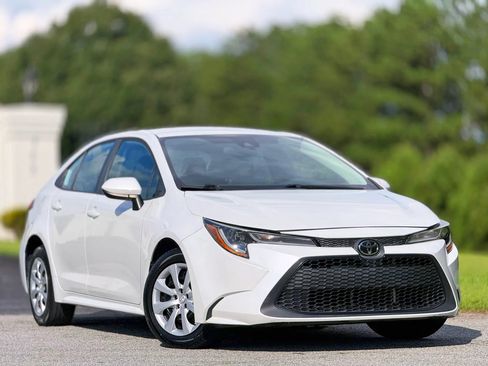 Used 2022 Toyota Corolla LE FWD image 5
