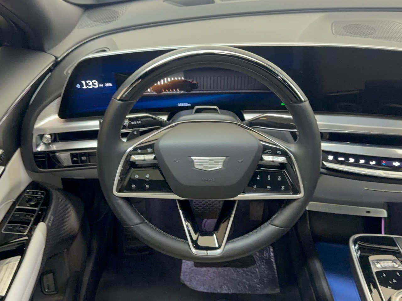 Used 2024 Cadillac Lyriq Luxury RWD image 10