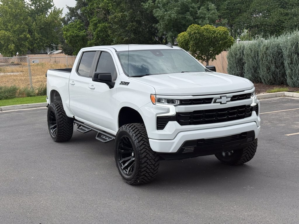 Used 2023 Chevrolet Silverado 1500 RST w/ Z71 Off-Road Package AWD/4WD image 2