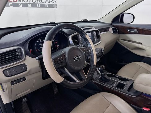 Used 2018 Kia Sorento EX image 9