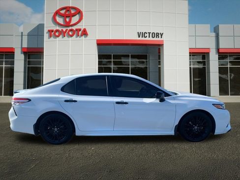 Used 2020 Toyota Camry SE FWD image 2